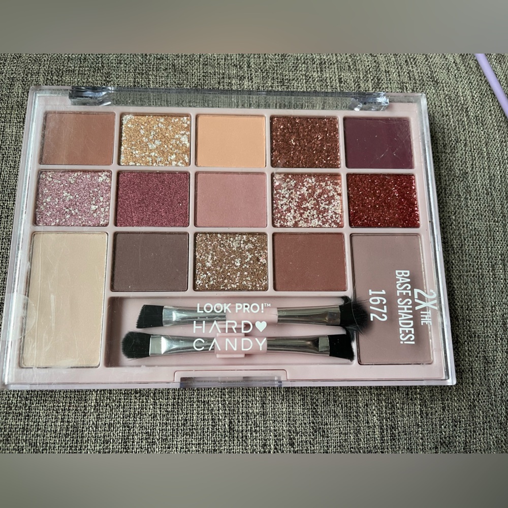 Hard Candy base shades blushful nudes 15 colors look pro #1672 sealed 2
Brushes